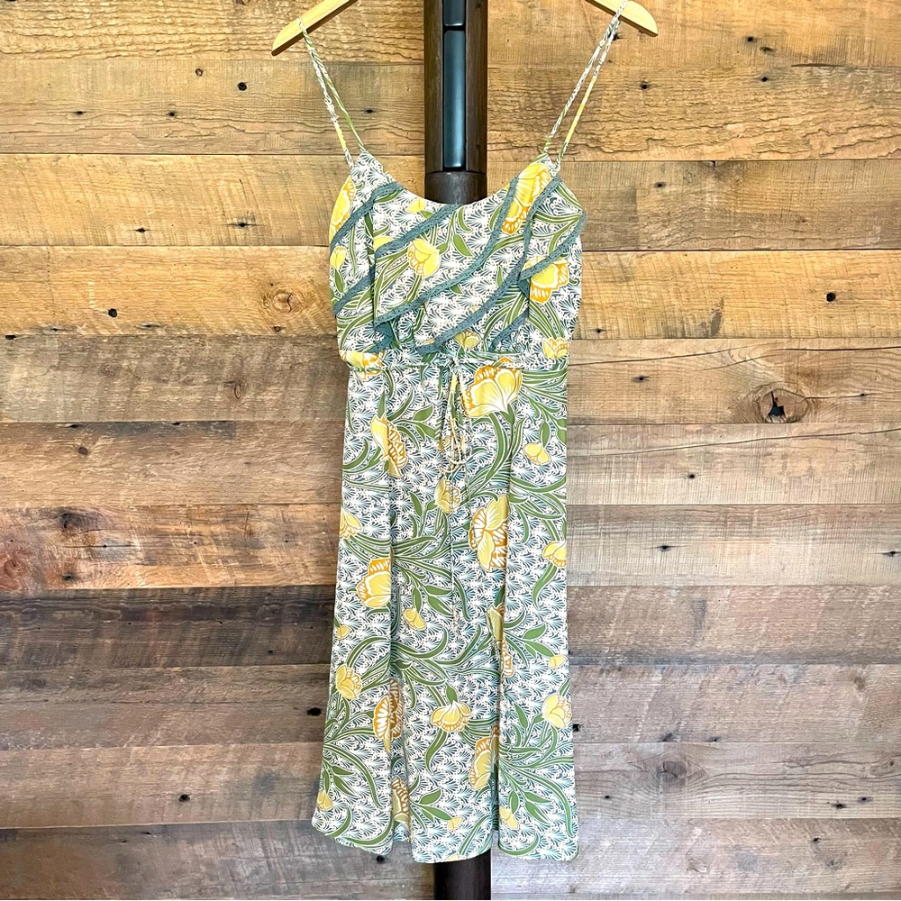 BETSEY JOHNSON 100% Silk Floral Dress, Tiered Bust With Blue Trim, Size 4